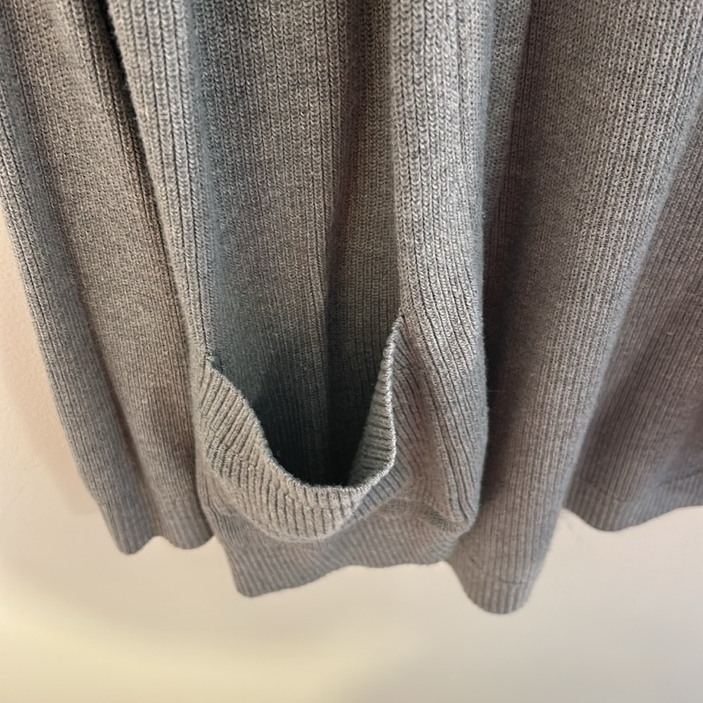 Abercrombie and fitch ribbed High Low Dolman Open Cardigan. Size Med. Light Gray - Picture 4 of 10